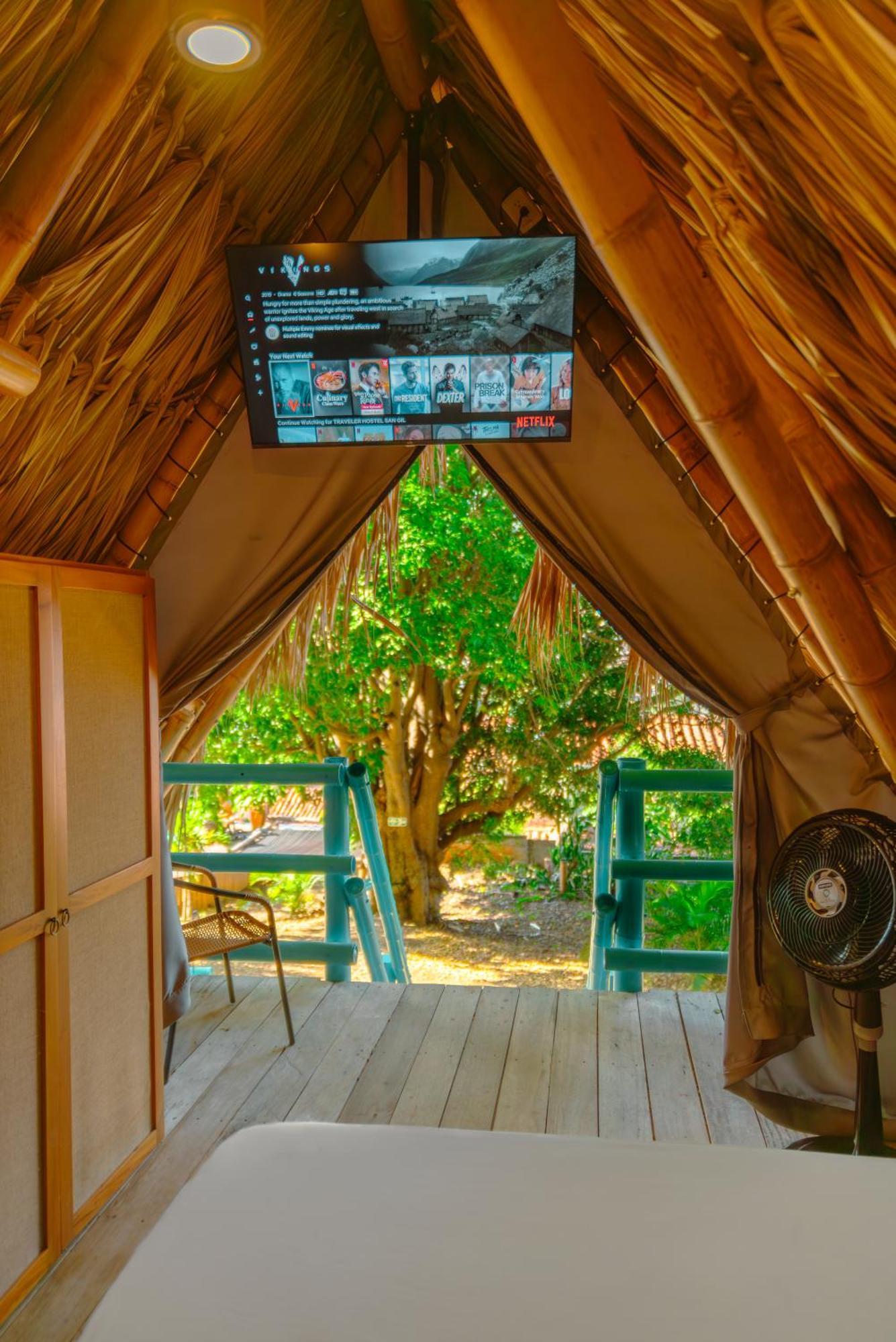 Traveler Hostel Сан-Хиль Экстерьер фото