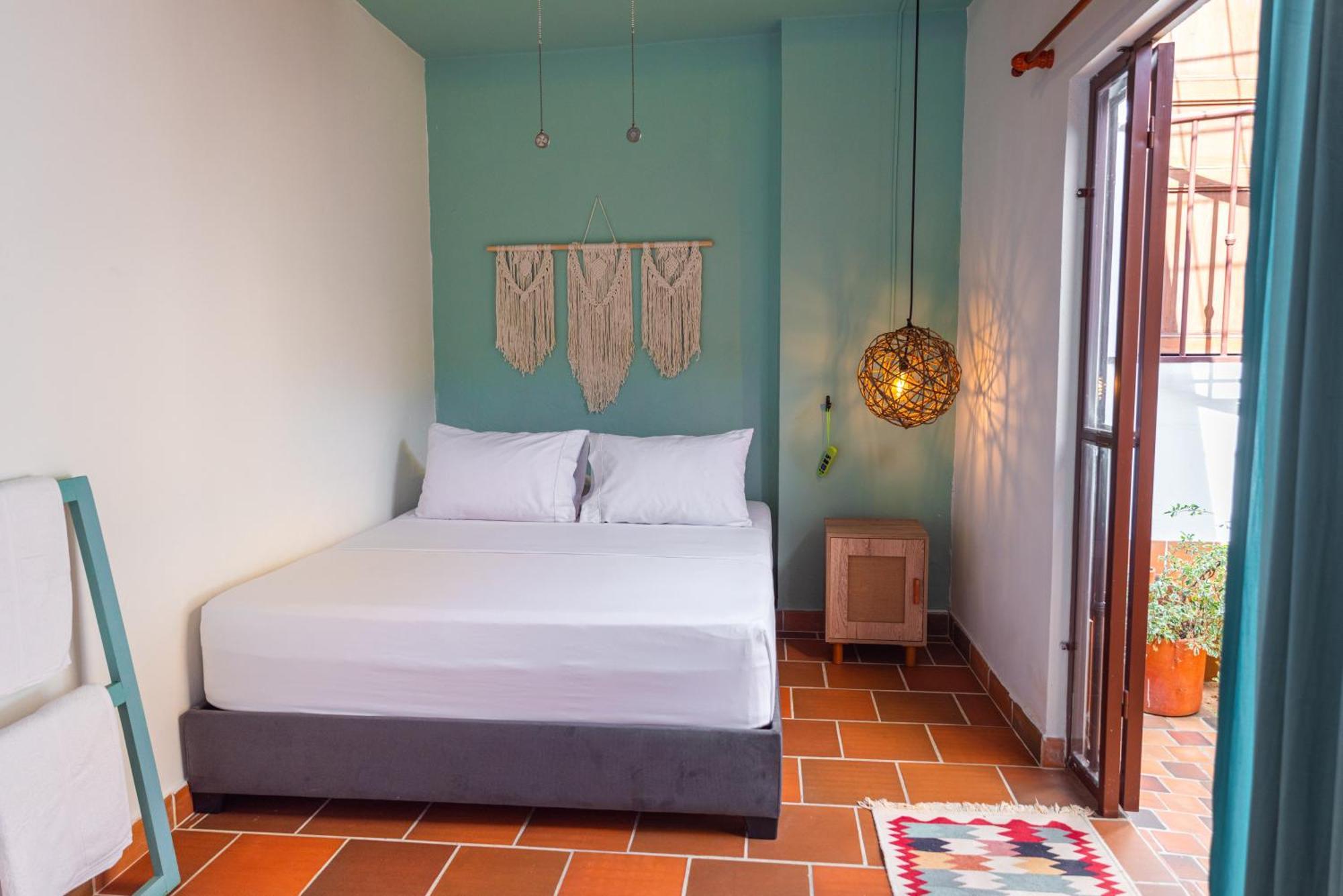 Traveler Hostel Сан-Хиль Экстерьер фото