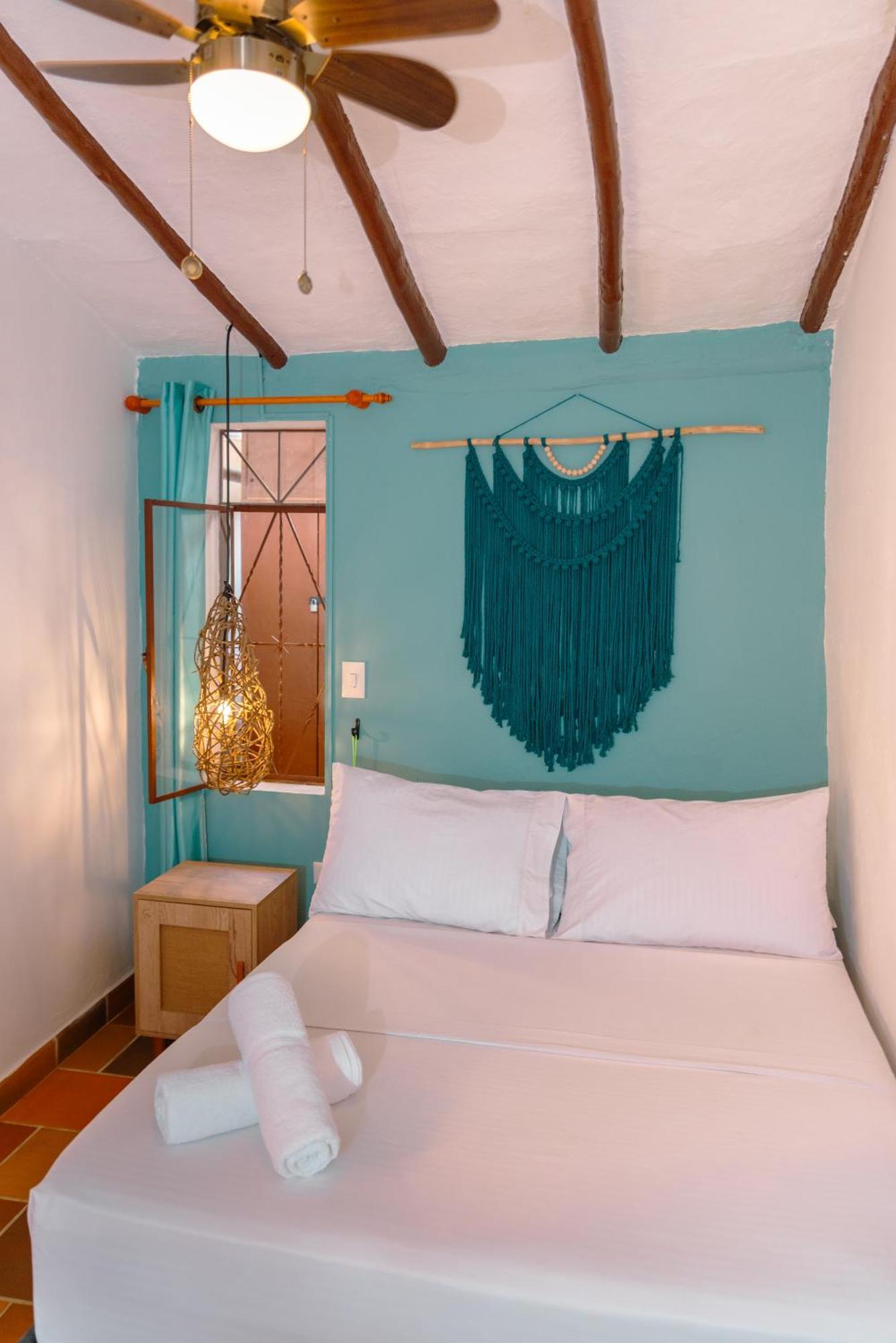 Traveler Hostel Сан-Хиль Экстерьер фото