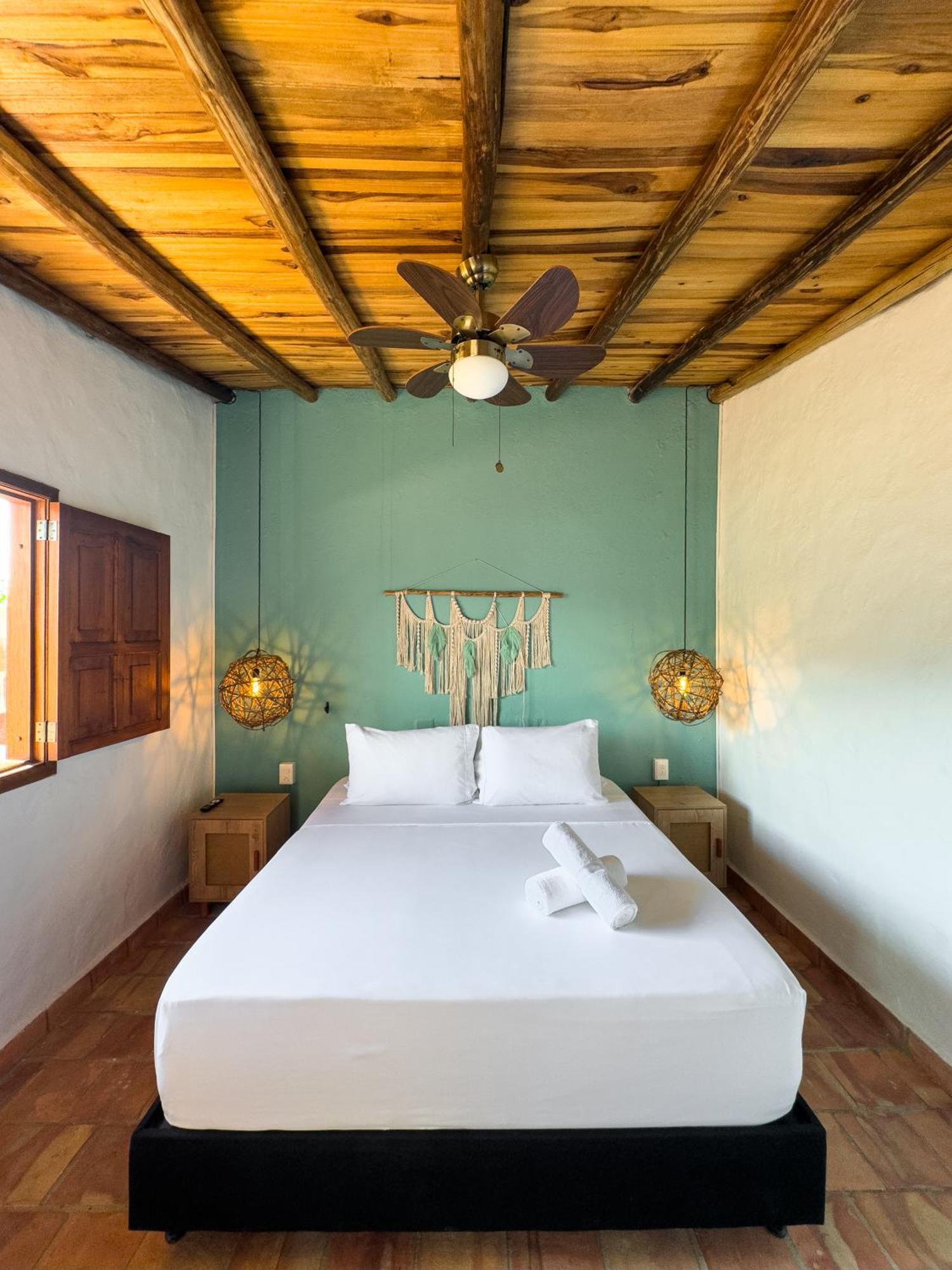 Traveler Hostel Сан-Хиль Экстерьер фото