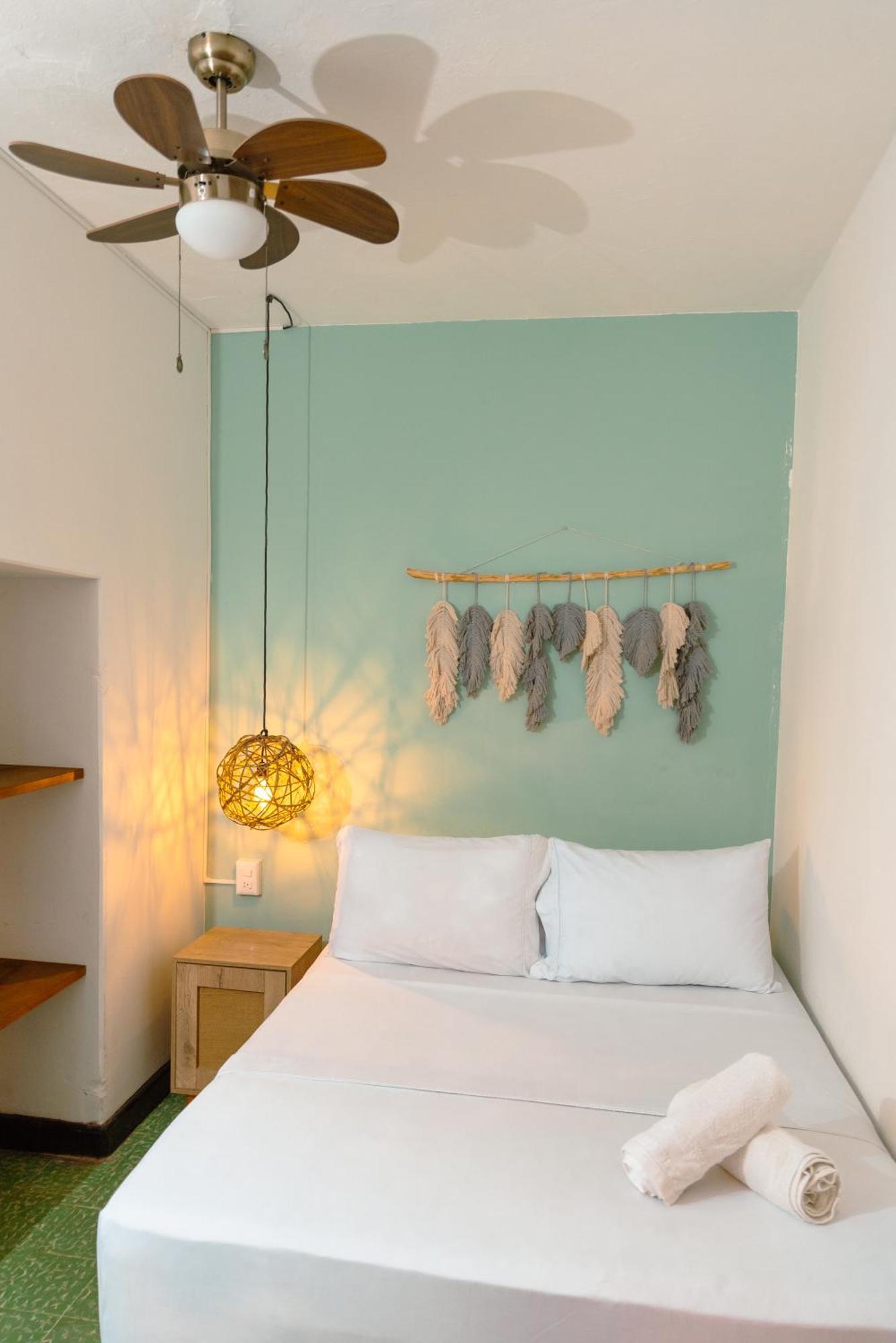 Traveler Hostel Сан-Хиль Экстерьер фото